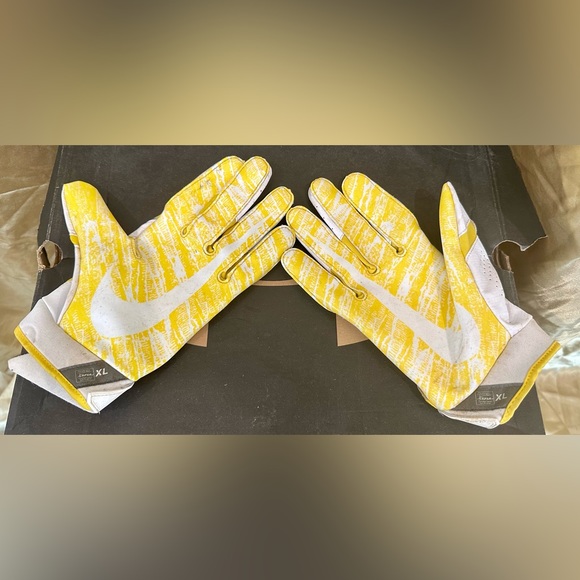 Under Armour - Picture 11 of 15